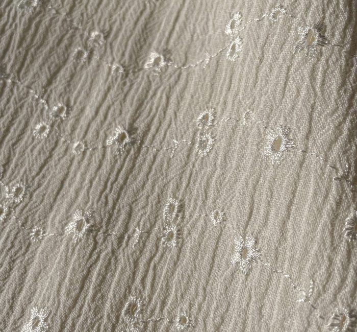 Broderie Anglaise froissée écrue